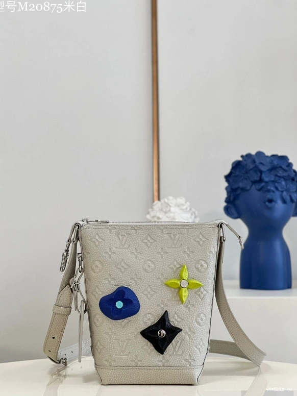 WIS VUITTON LOUIS PM HOBO CRUISER 0808